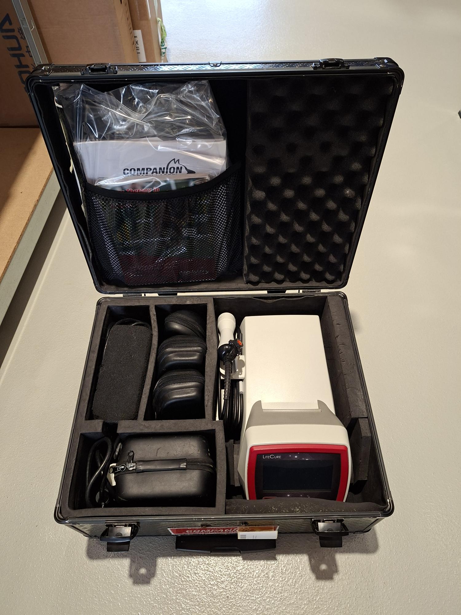 SN LG14005027 Laser Companion CTC 12 inkl. 4 hoveder, 3 briller og kuffert1